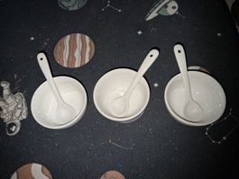 3 kleine Schalen mit Löffel, Porzellan, Weiss, Top Zustand!