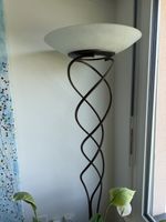 Lampe sur pied design en métal et verre dépoli, parfait!