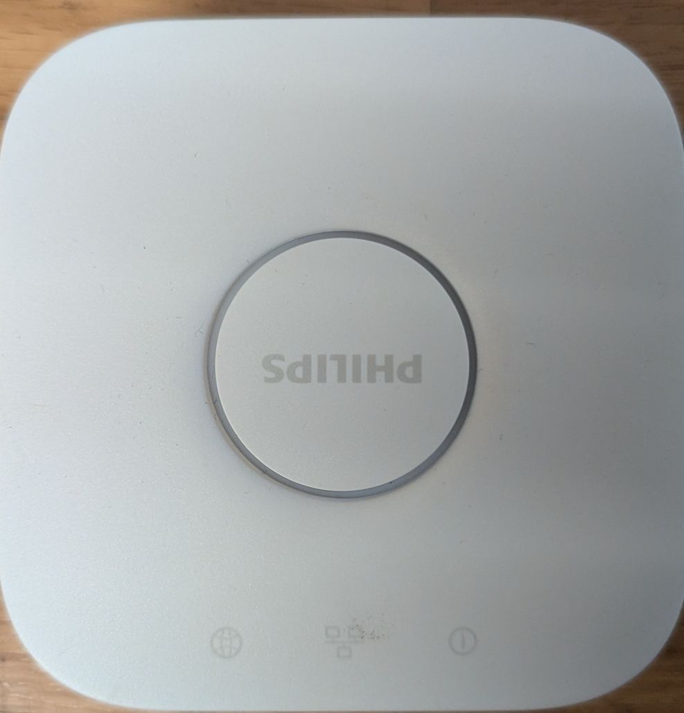 Philips Hubs & Switches: Philips Hue Bridge – Gebraucht aus Basel von duy_n297