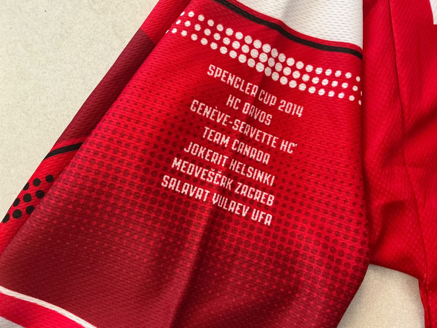 Canottiere & Pantaloni: Team Canada Trikot / Spengler Cup 2014 / Grösse XL – Nuovo (secondo la descrizione) da Dübendorf venduto da Shreck 3