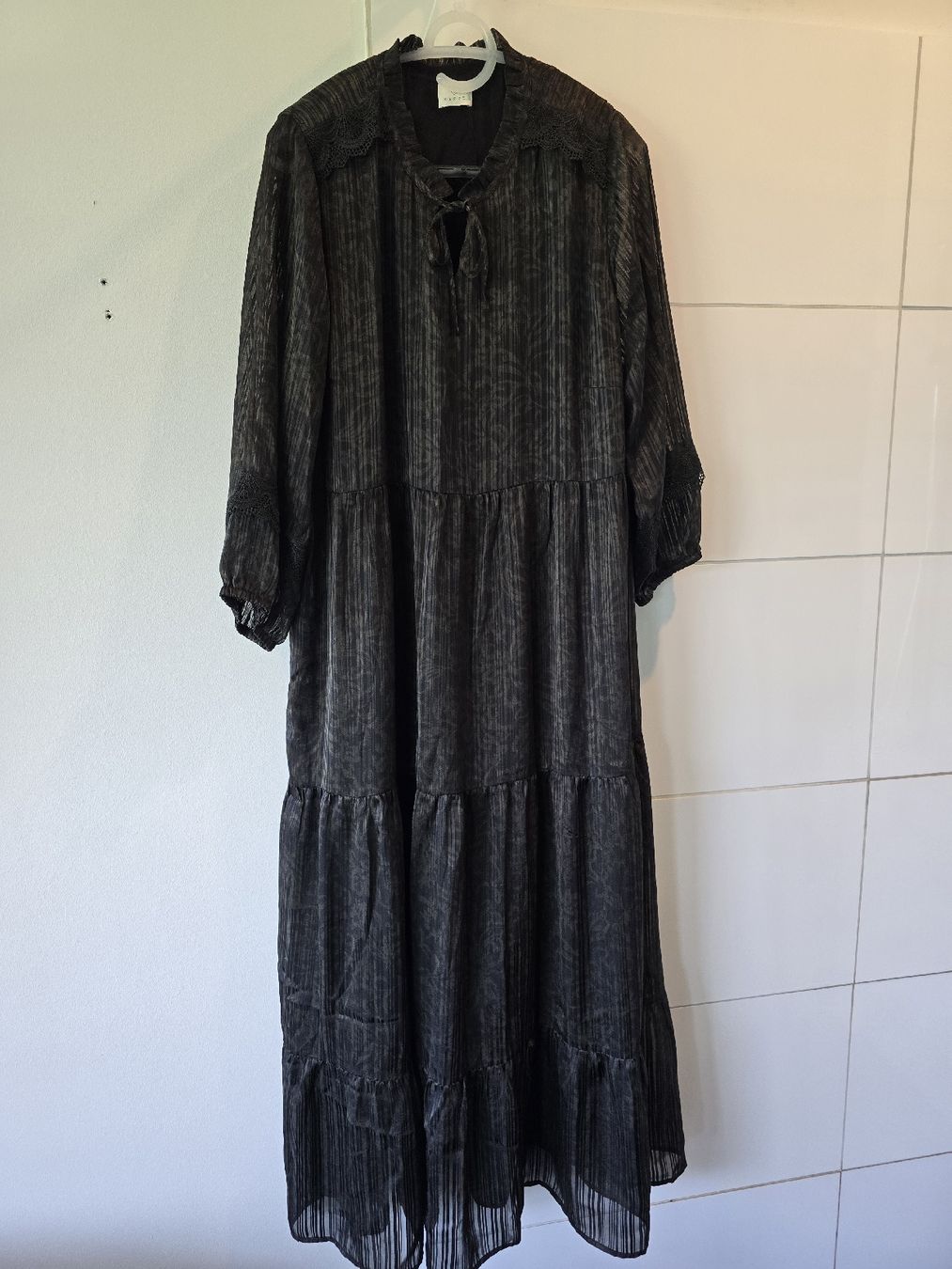 Kleider: KAFFE Damenkleid mit Spitze, schwarz, Grösse 42 – Gebraucht aus St. Gallen von charly92