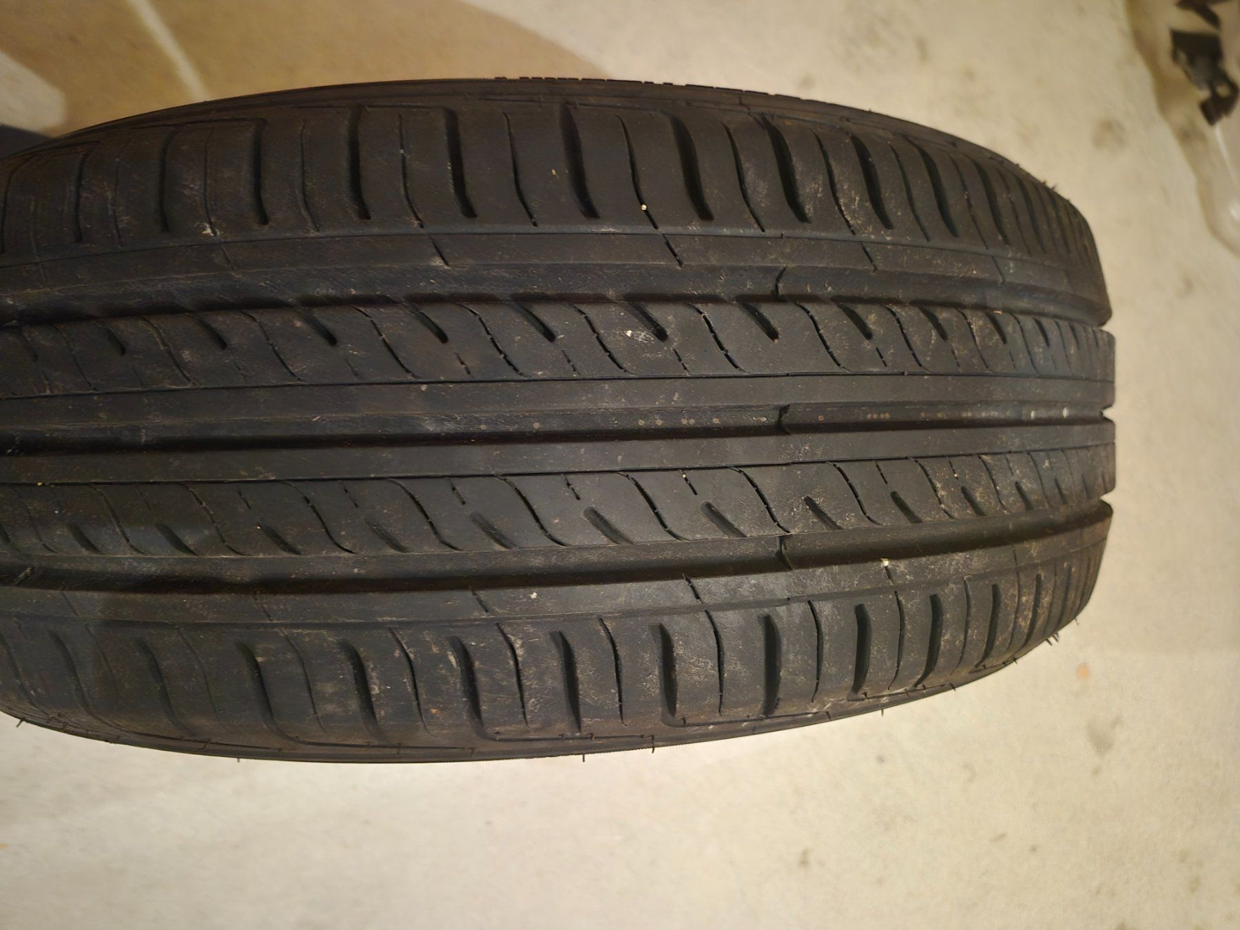 Pneus & Roues: 4 pneus d'été – D'occasion à Grône par ana_t8zg 1