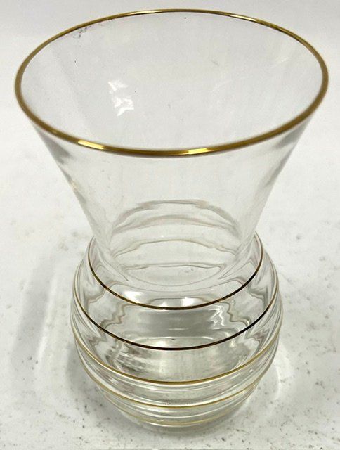 Vasi & Recipienti: Kleine Vase mit goldigen Linien – Usato da Zürich venduto da gigimai67 1