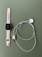 Montre connectée Apple Watch SE 40mm avec chargeur