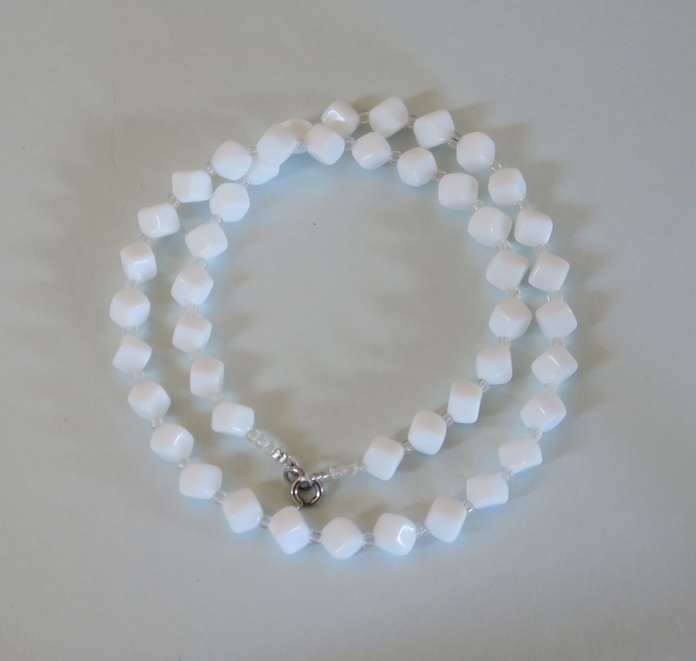 Catenine: Glasperlenkette weiss – Usato da Brittnau venduto da marlenestone 1