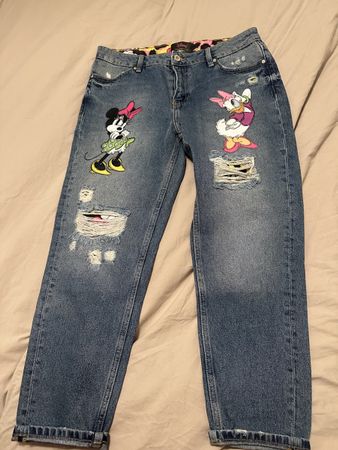 Stylische Disney Jeans mit Patches, Grösse M