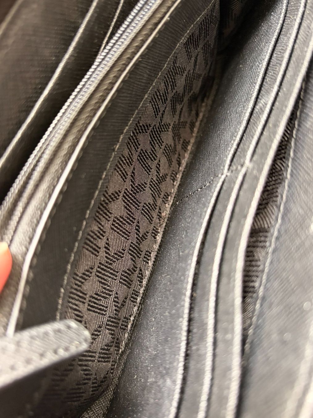 Michael Kors Portafogli: Michael Kors Brieftaschen schwarz – Usato da Schlieren venduto da con_hdp9 5