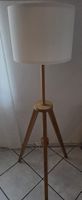 Stehlampe Holz Dreibein mit weissem Schirm