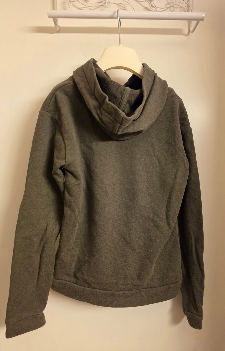 Kleiderpakete & -sets: Trainerset olive Gr. 134/140 – Gebraucht aus Zürich von Pemberleys 1