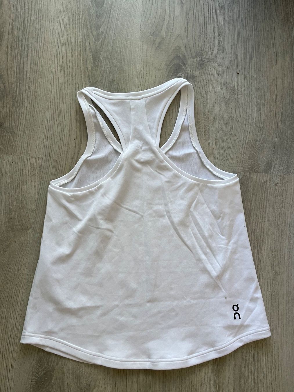 Top: Tanktop – Nuovo (secondo la descrizione) da Hüniken venduto da fio_qb8b 1
