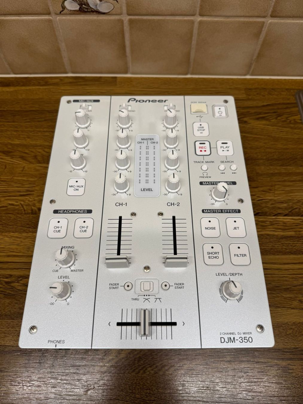 Pioneer Console di mixaggio: Pioneer DJM-350 – Usato da Altstätten SG venduto da phi_b9y6