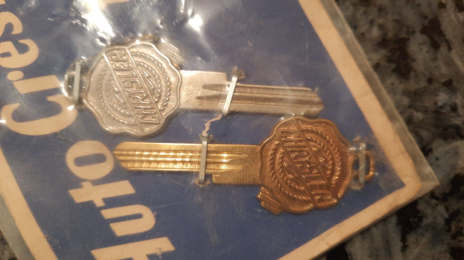 Chiavi: Auto Crest Key Chrysler Original Schlüssel Rohlinge – Usato da Tennwil venduto da Zetti07 2