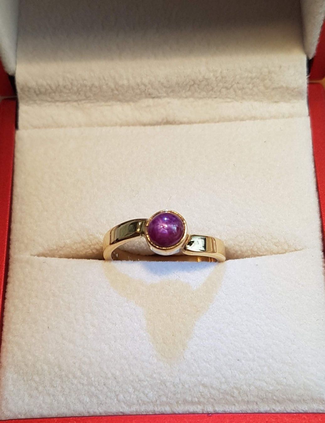 Anelli: 18k Goldring mit Sternrubin 6,3 mm Einzelanfertigung – Nuovo e nell'imballaggio originale da zuerich venduto da Jewlsdesign 1
