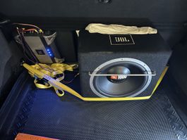 JBL Subwoofer 1000W mit Hochleistungsverstärker