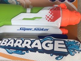 NERF Wasserwerfer mit 2,4-l-Tank, 11,5 m Schussweite / NEU