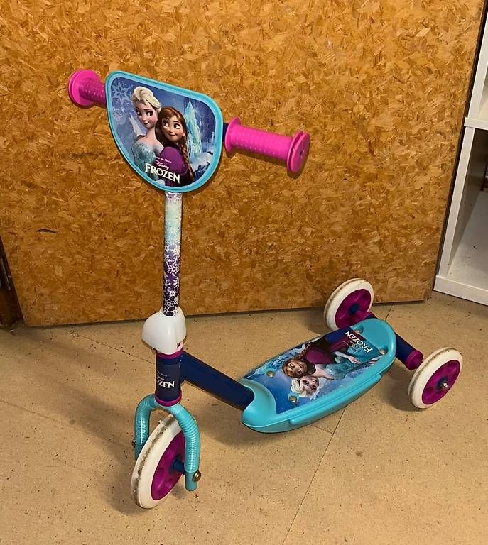 Kickboard: Elsa Frozen Trottinett Mädchen – Usato da Adliswil venduto da sil_v8dy 2