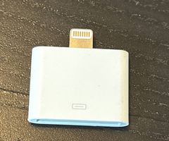 Apple Lighting to 30-pin Adapter