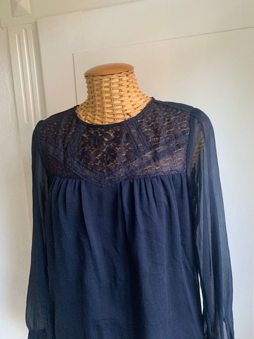 H&M Chemisiers: Chiffon Bluse dunkelblau - 36 – D'occasion à Zürich par Diazaio 1