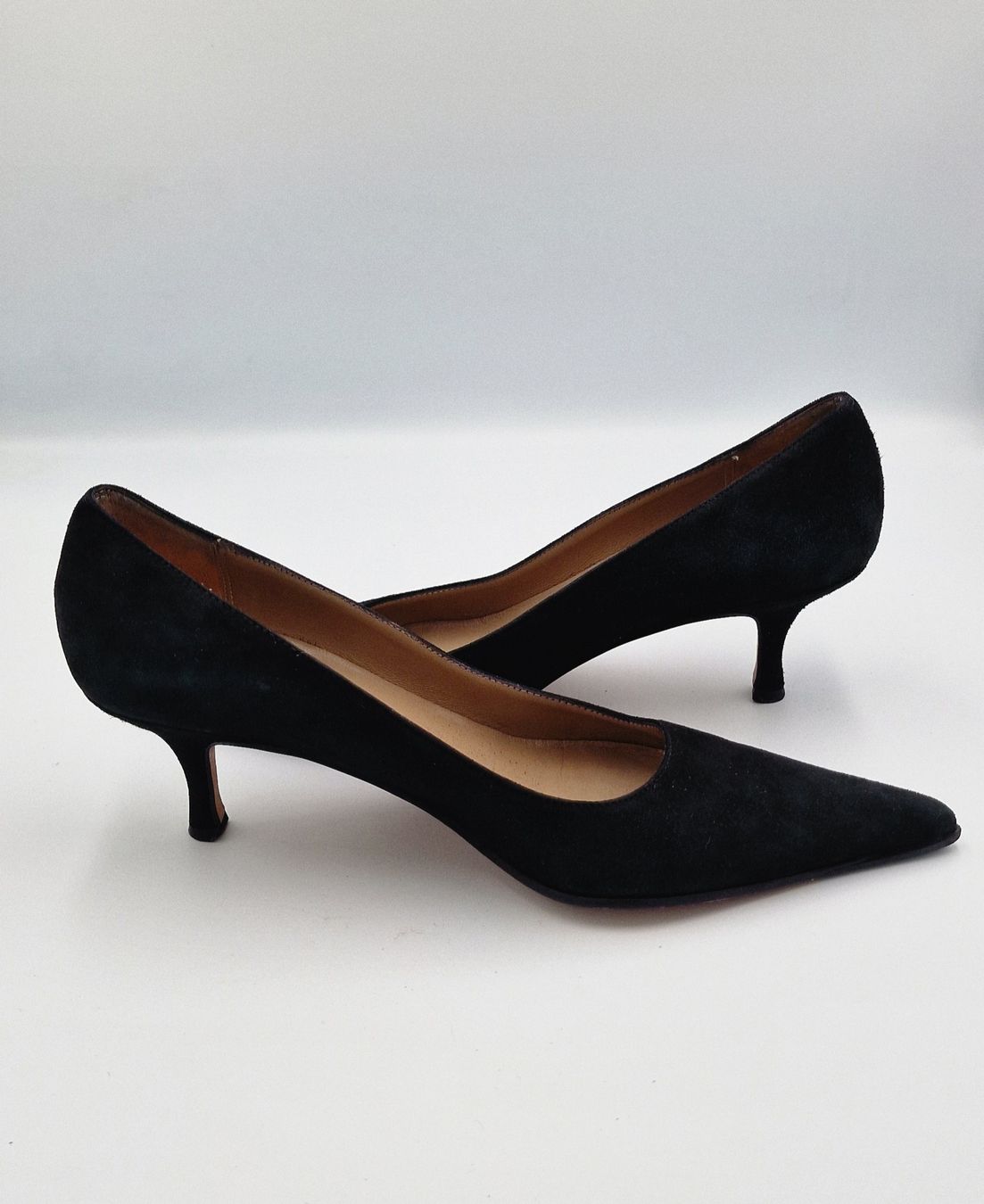 Navyboot Scarpe da donna: Elegante Navyboot Wildleder Pumps, Schwarz, Grösse 38 – Usato da Affeltrangen venduto da Szafaoli 2