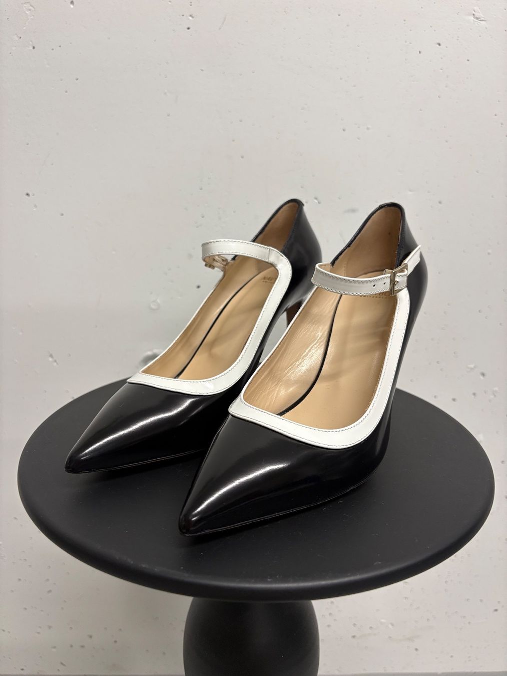 Navyboot Scarpe da donna: Navyboot Pumps schwarz weiss Leder Riemchen 38 – Nuovo (secondo la descrizione) da Regensdorf venduto da secondchancefashion 2