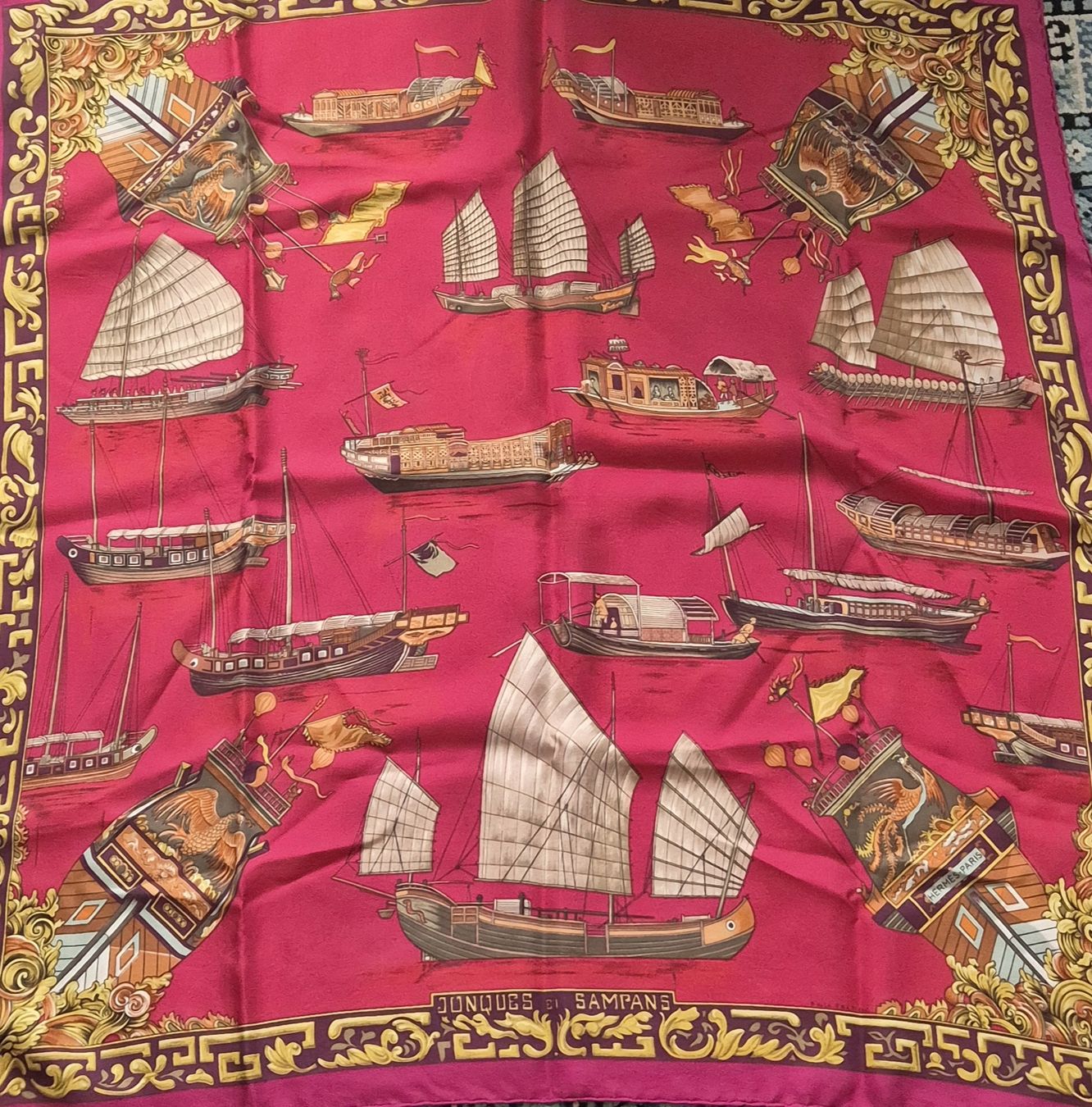 Hermès Foulard & Sciarpe: Foulard Hermès – Usato da st Gingolph venduto da Fast-fashion
