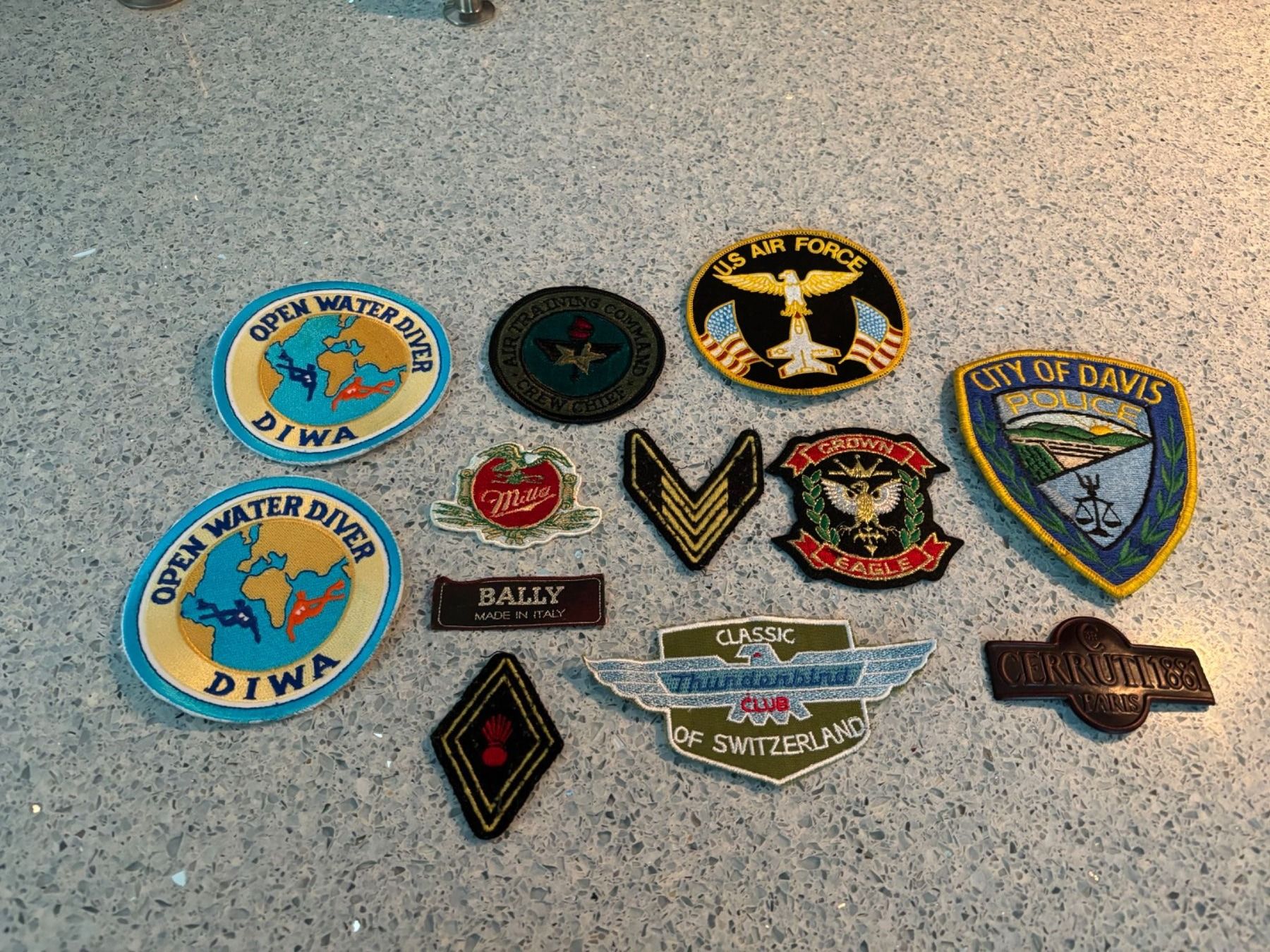 Patches: 11 Stoff-Aufnäher/Decals, Vintage – Gebraucht aus OLTEN von lululoveslemon99
