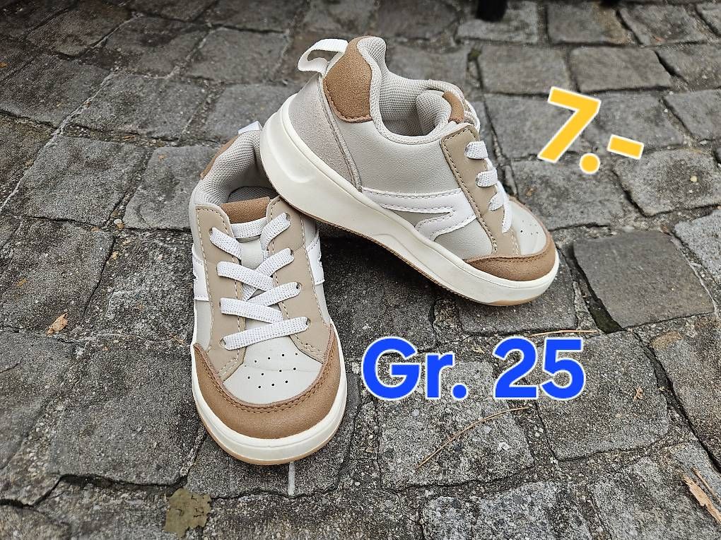 Scarpe per ragazze: Sneaker Schuhe Gr. 25 H&M – Usato da Buttwil venduto da Bezzy1
