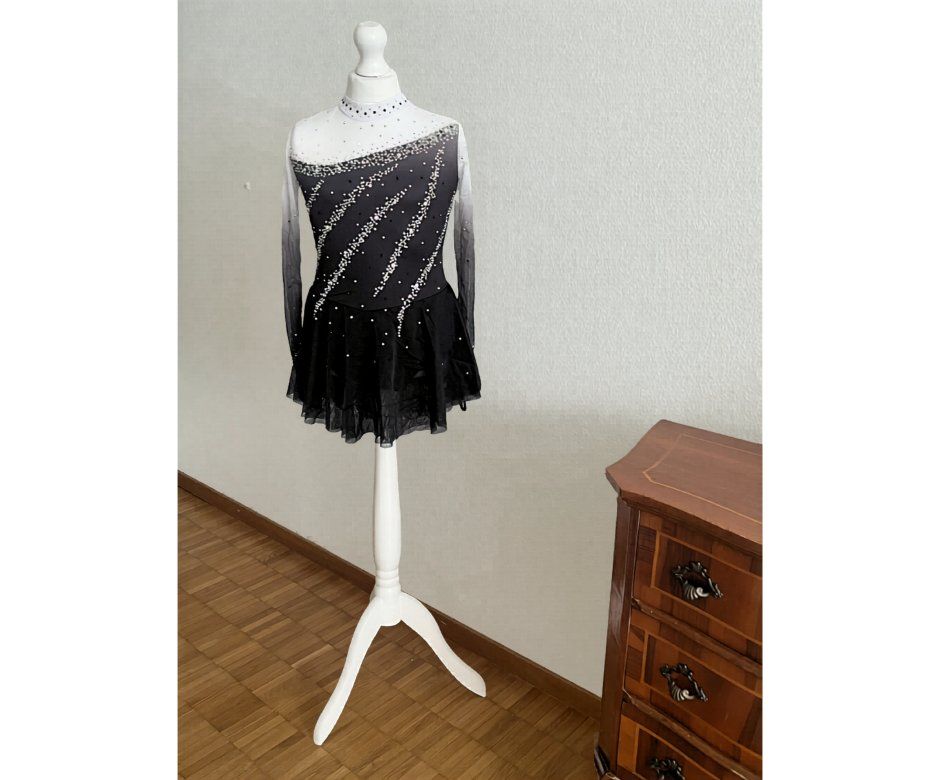 Vestiti & Gonne: Eiskunstlauf Eislauf Kürkleid - neu, 152 – Nuovo (secondo la descrizione) da Zürich venduto da tedundthea 3