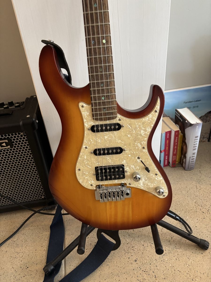 Cort Strumenti musicali: Cort Gitarre mit Verstärker – Usato da Winterthur venduto da lin0a 1