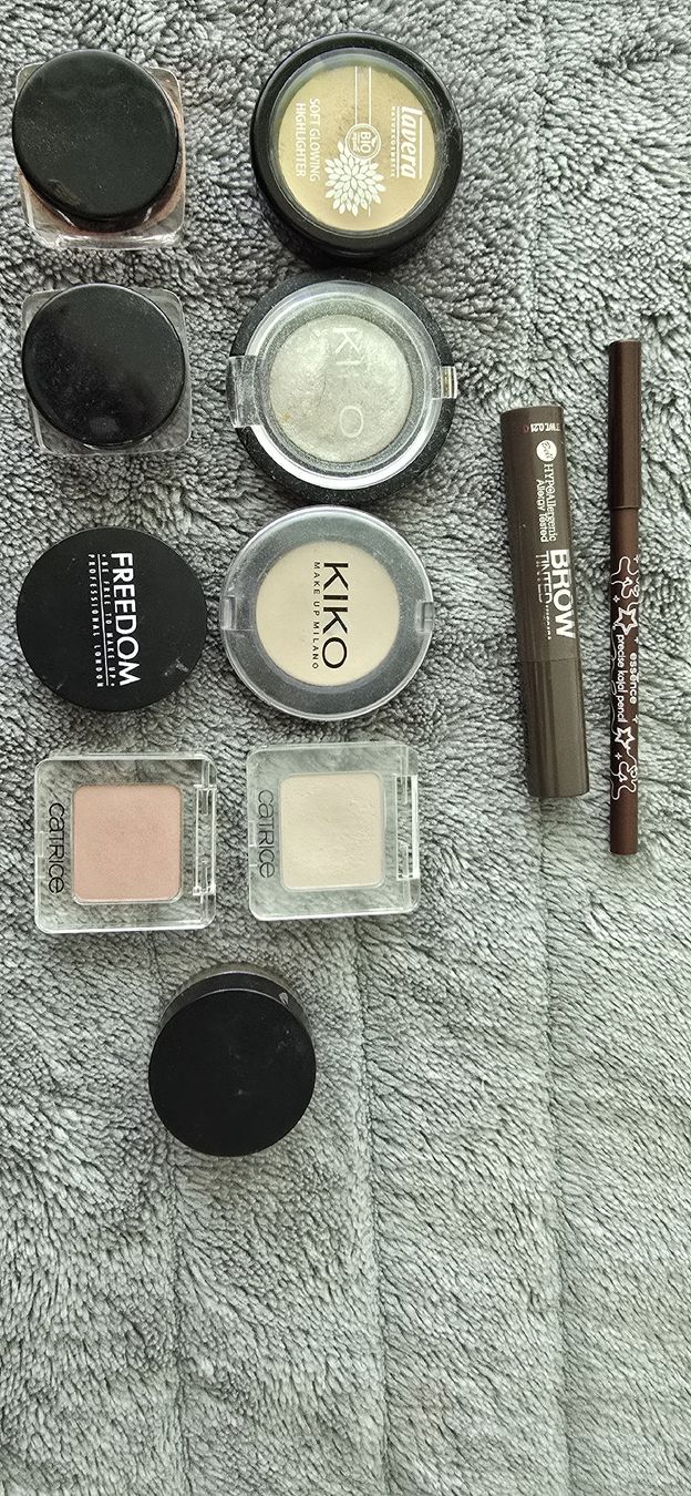 Maquillage: Grosses Make-up Set: Lidschatten, Augenbrauenstift – D'occasion à Zurich par VR2000 1