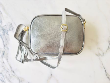 Schultertasche Crossbody „metallic silver“
