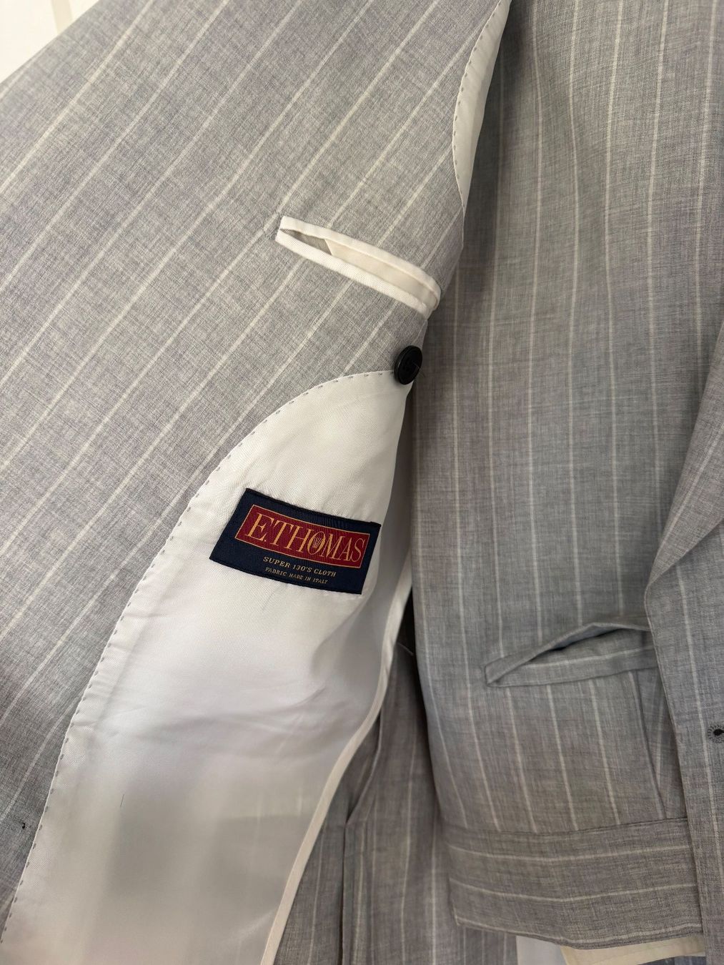 Suitsupply Completi, tute sportive e funzionali: Grauer Doppelreiher Anzug – Usato da Steffisburg venduto da GianZurbruegg 2