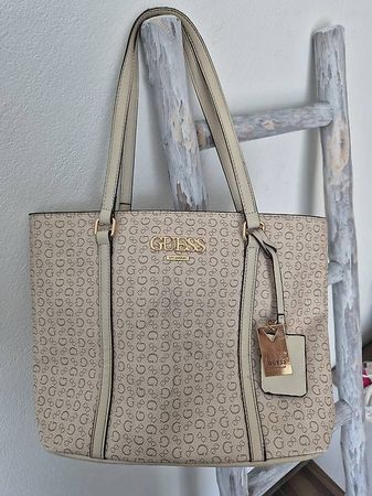Klassische GUESS Noelle Tote  Beige/Latte  mit Staubbeutel