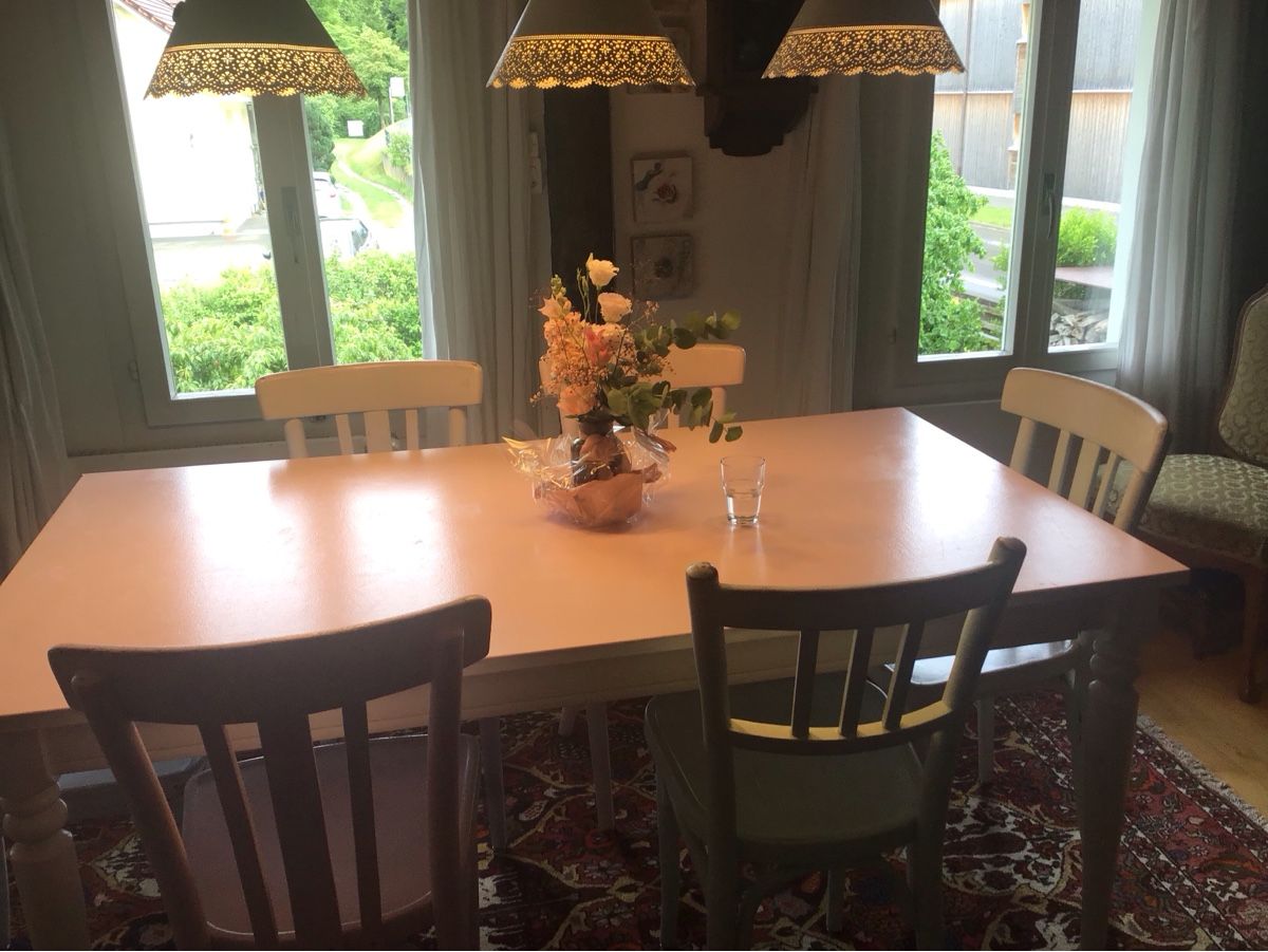 Ikea Set di tavolo e panche: Tisch mit 5 Stühlen  – Usato da Frutigen venduto da Retschina