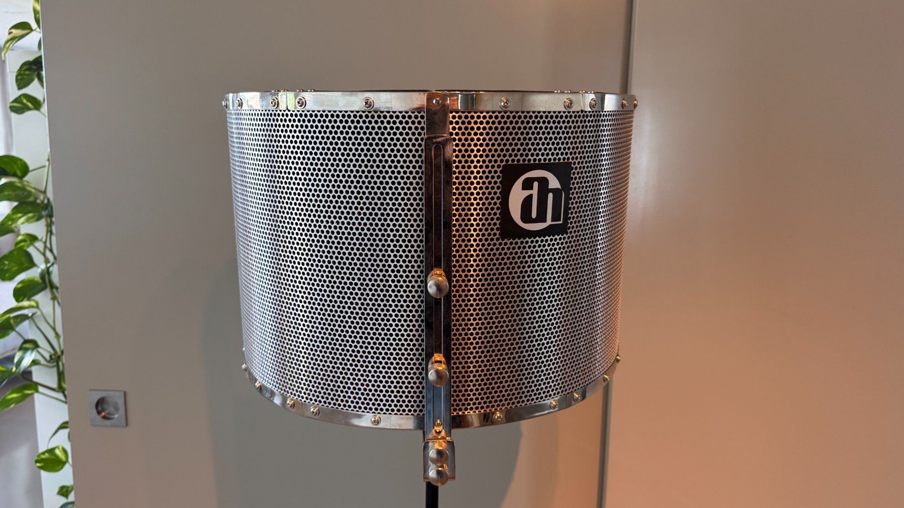 Microphones: Adam Hall Mikrofon Absorber Reflection Filter Studio wie neu – D'occasion à Bern par Rebreg_m 2