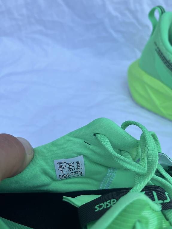 Asics Herrenschuhe: Asics Novablast 5 Grün – Gebraucht aus Murten von Googel 1