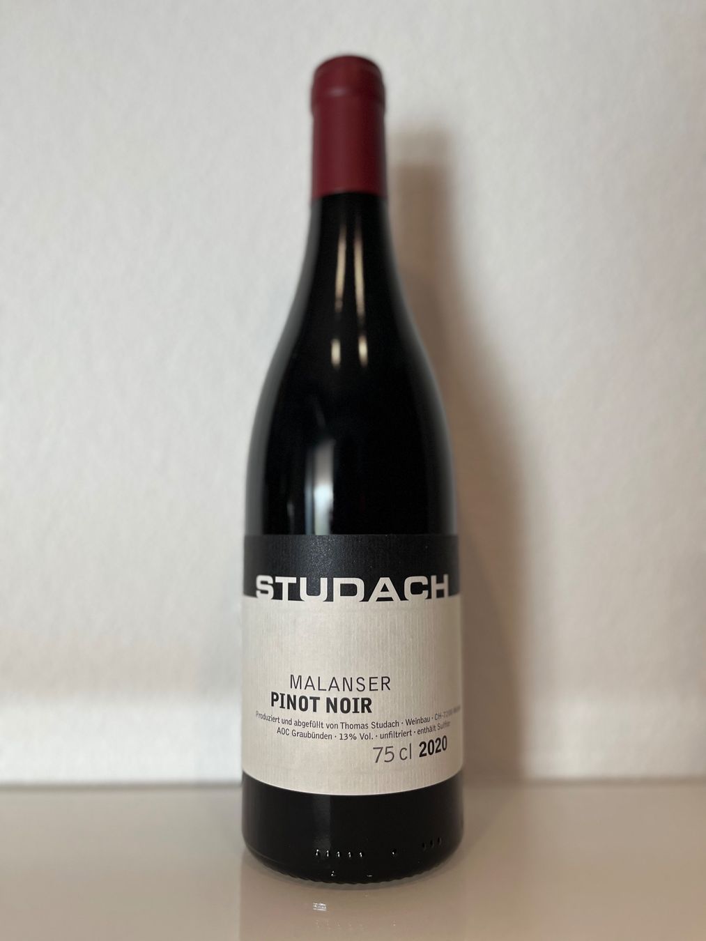 Studach Vino: Thomas Studach Pinot Noir 2020 – Nuovo e nell'imballaggio originale da Liestal venduto da Rockthat