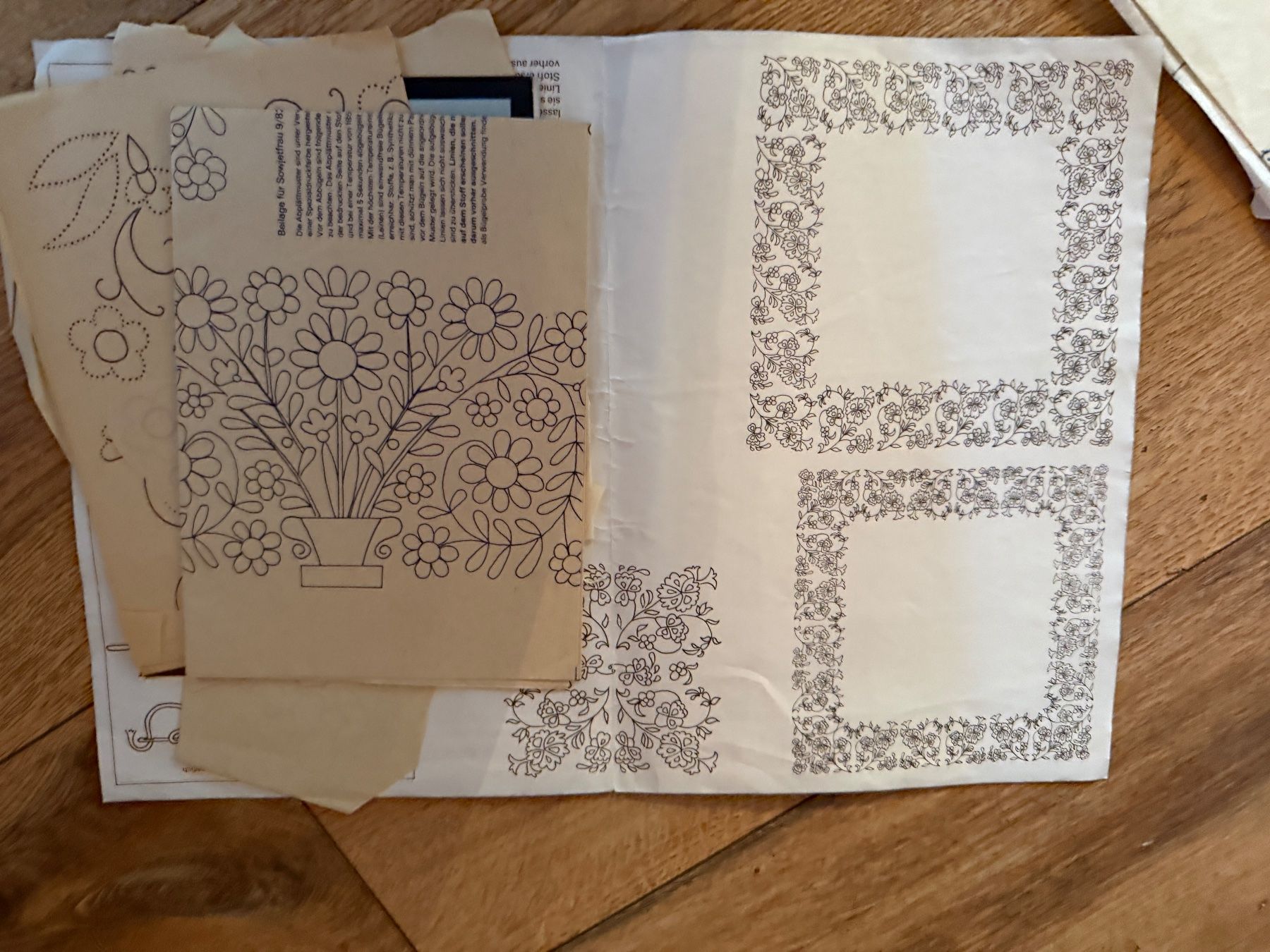 Bücher: Gemischtes Stickmuster Konvolut Blüten decken decke – Gebraucht aus Buchs SG von Billikatze5 1