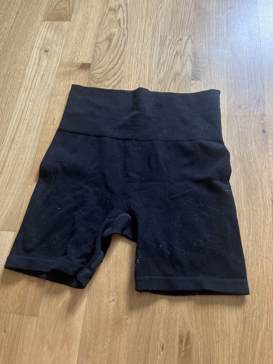 Pantaloni: Short noir cycliste – Usato da Le Locle venduto da Mayd_h
