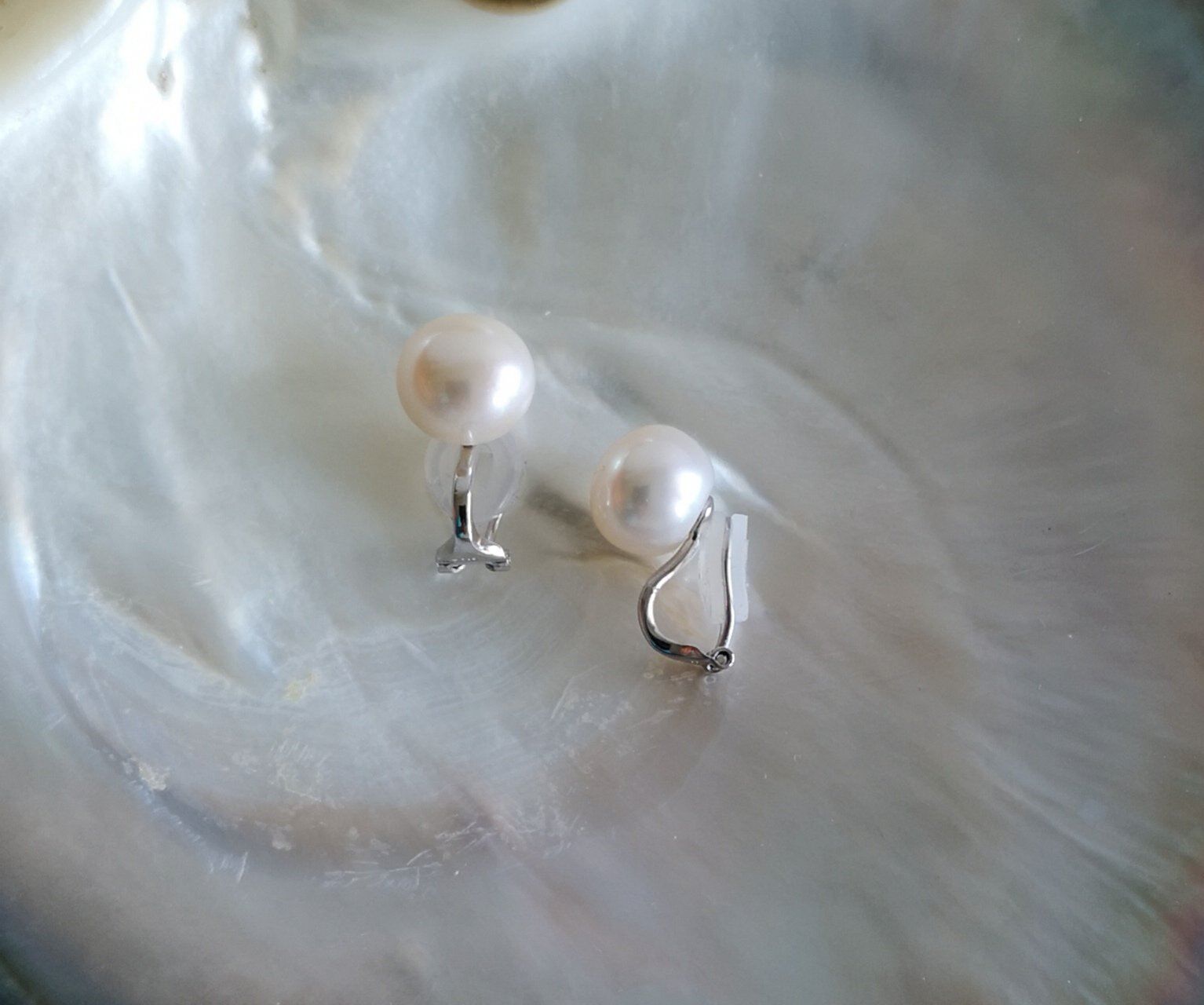 Ohrringe & -stecker: Ohrclips, weisse Süsswasserperle, ca. 11mm – Neu und originalverpackt aus Rümlang von 21f 1