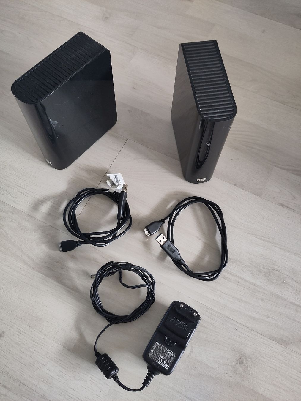 Western Digital Harddisks: 2x WD Mybook 2TB & 3TB – Gebraucht aus Sargans von sve_hjs5