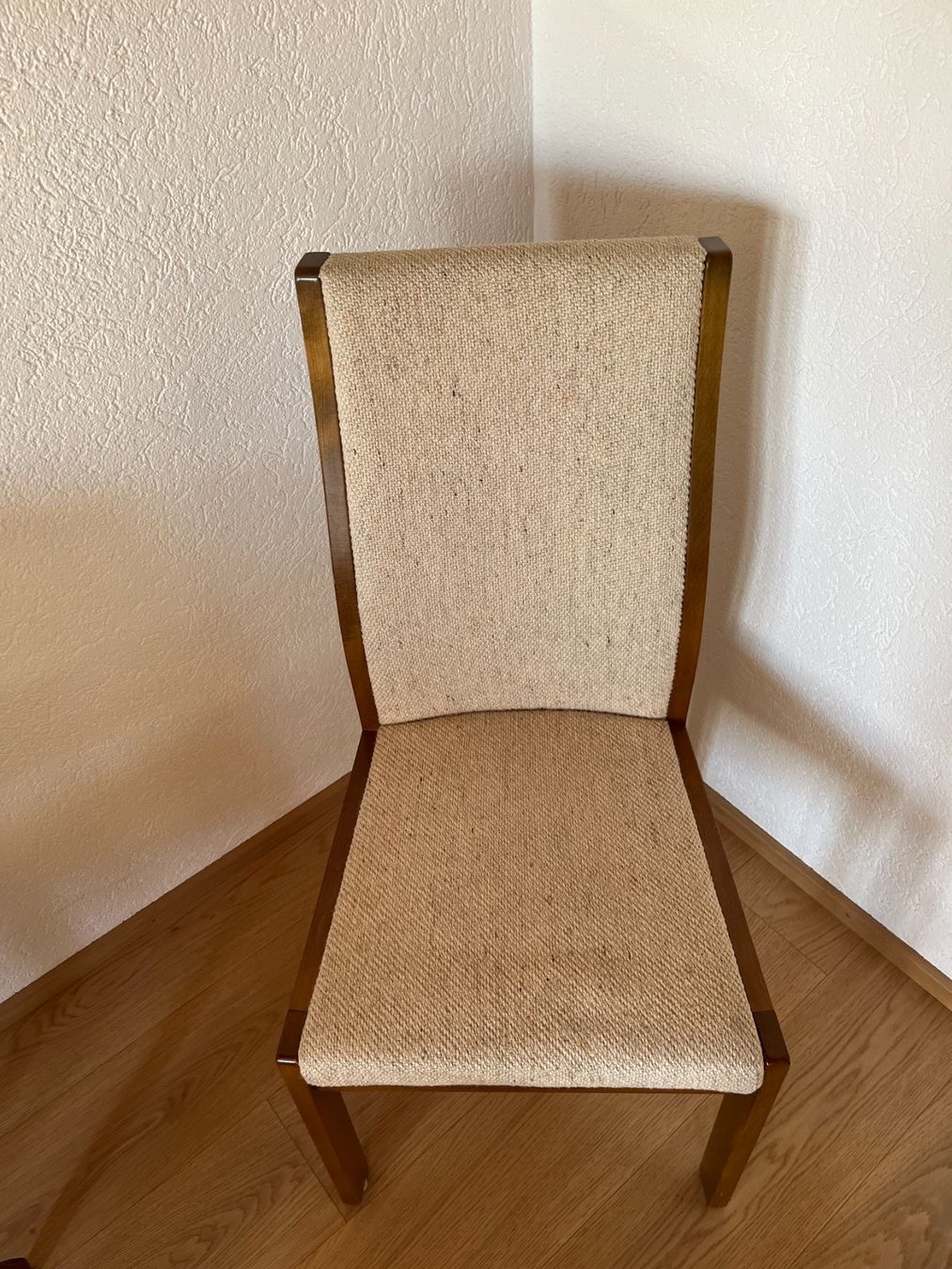 Set di tavolo e panche: Esstisch mit 4 Stühlen, Holz – Usato da Montlingen venduto da Giardini13 4