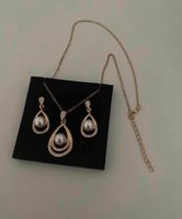 Goldfarbenes Schmuckset mit Perlen, neu und ungetragen!