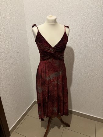 L'original Kleid rot mit Muster Grösse 36 guter Zustand