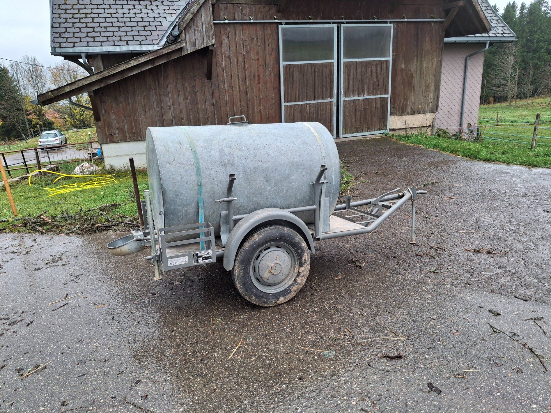 Abbeveratoi e trogoli: Tränkefass  / citerne  abreuvoir – Usato da Cormoret venduto da Dorado1990