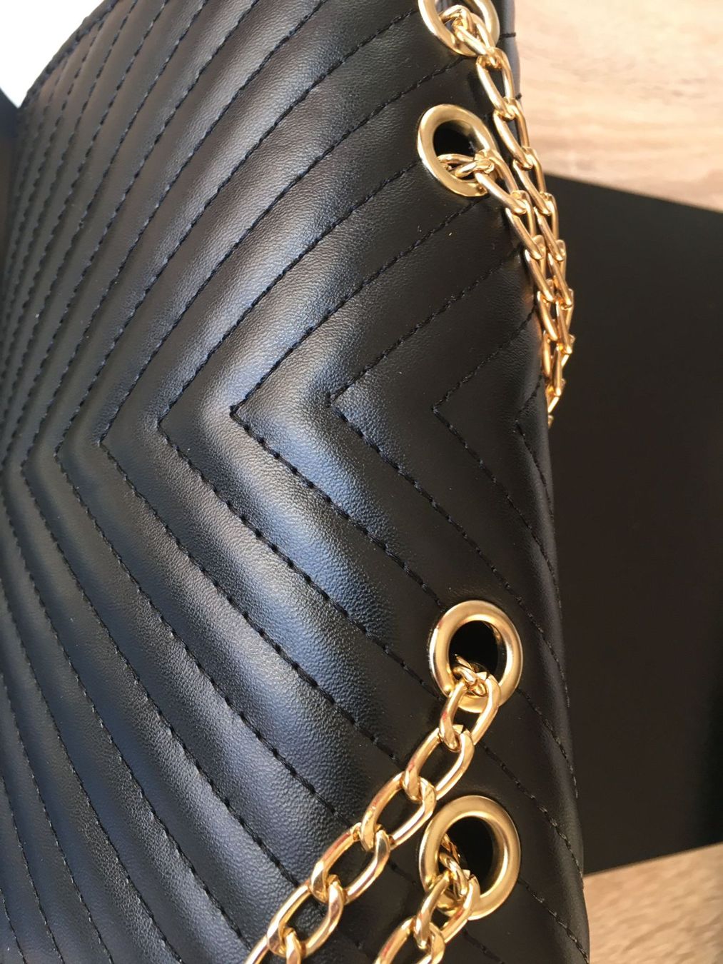 Borse da donna: 185 Schwarze V-Handtasche – Nuovo (secondo la descrizione) da Sion venduto da NoblesOfHelvetia 2