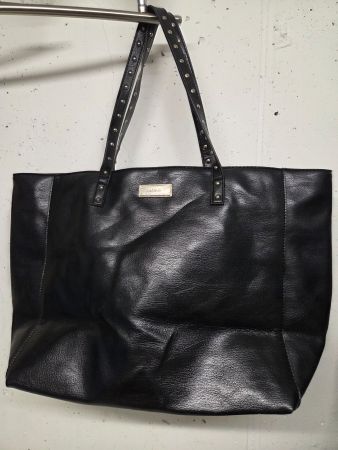 Damen Tasche Schwarz Nieten einwandfreier Zustand