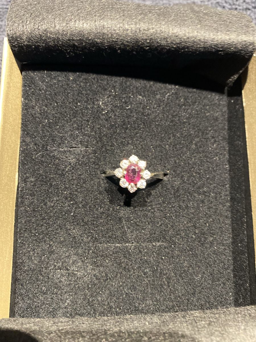 Bagues: Ring Weissgold 750, Rubin mit Brillanten – D'occasion à Suhr par weDie007