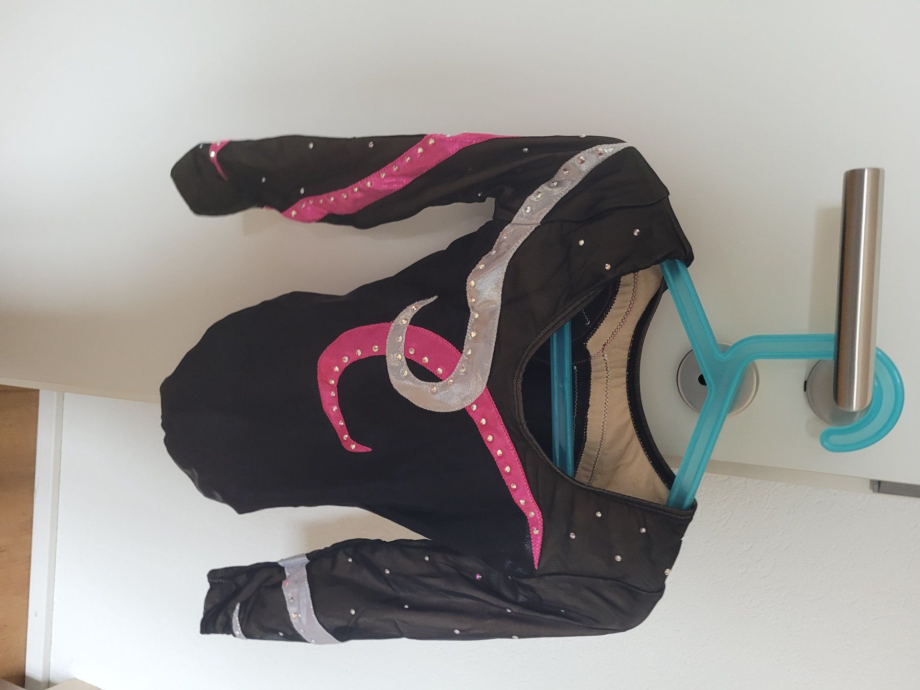 Trainer, Turnhosen & -trikots: kunstturndress gr 128 – Gebraucht aus Schalunen von Sunneschiin09 1