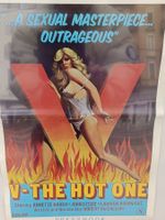 Litho Plakat / V- The Hot One - Playboy Pressbook / Erotik